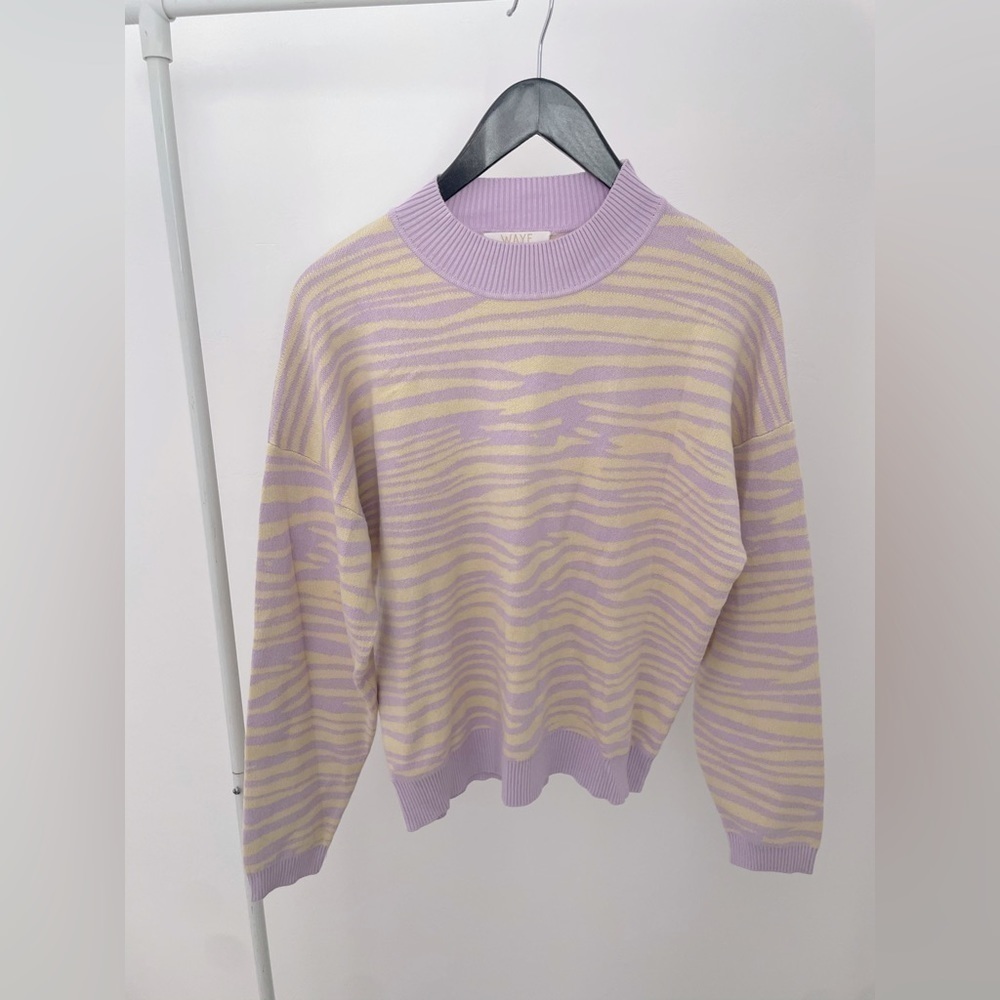 WAYF Cozy Sweater in Neutral purple zebra Animal Print Size Large